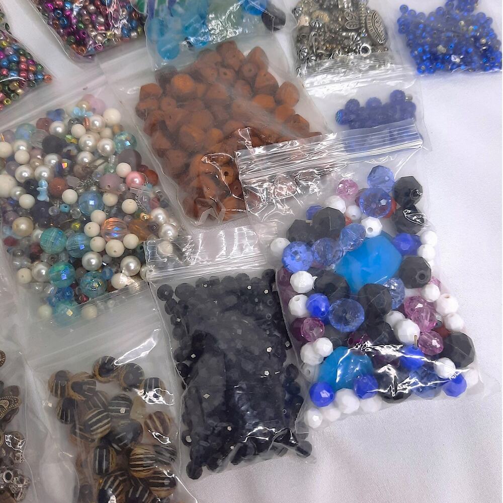 Mixed Lot Jewelry Beads Findings Destash Craft DIY Glass Wood Metal Charms NEW - Picture 6 of 10